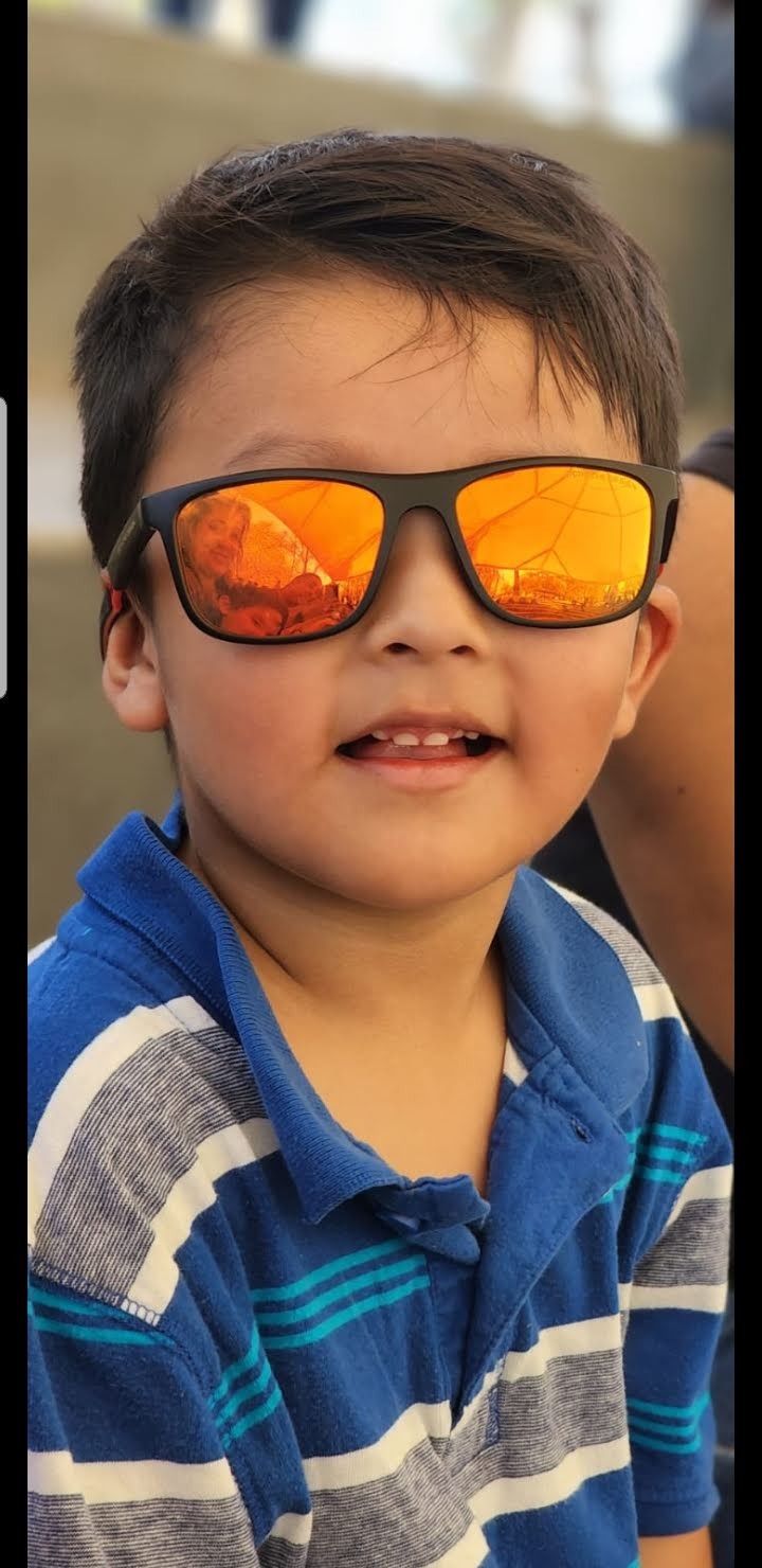 Renecito con lentes